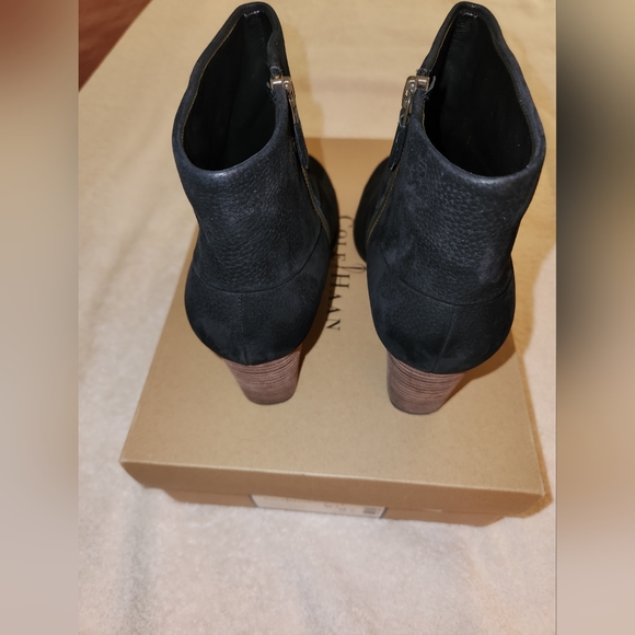EUC Cole Haan Cassidy Bootie Black Nubuck 9M - Picture 2 of 7